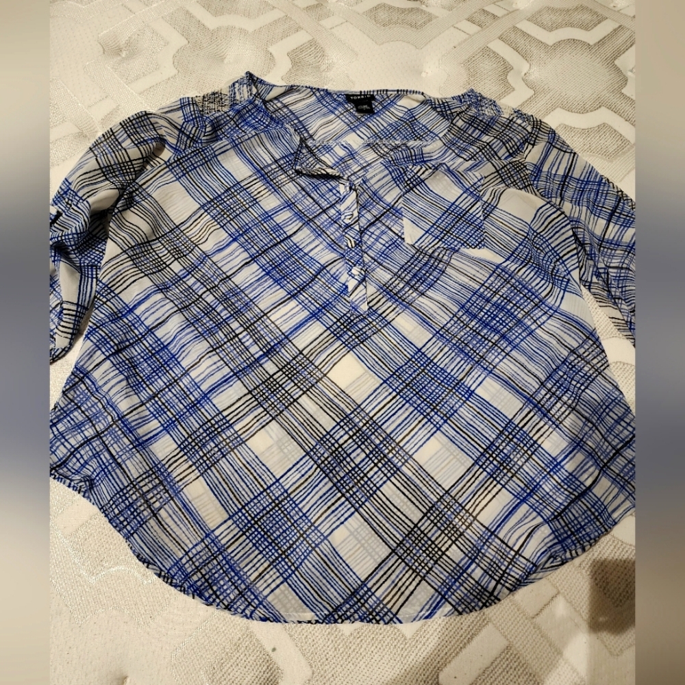 Torrid size 0 blue and white top